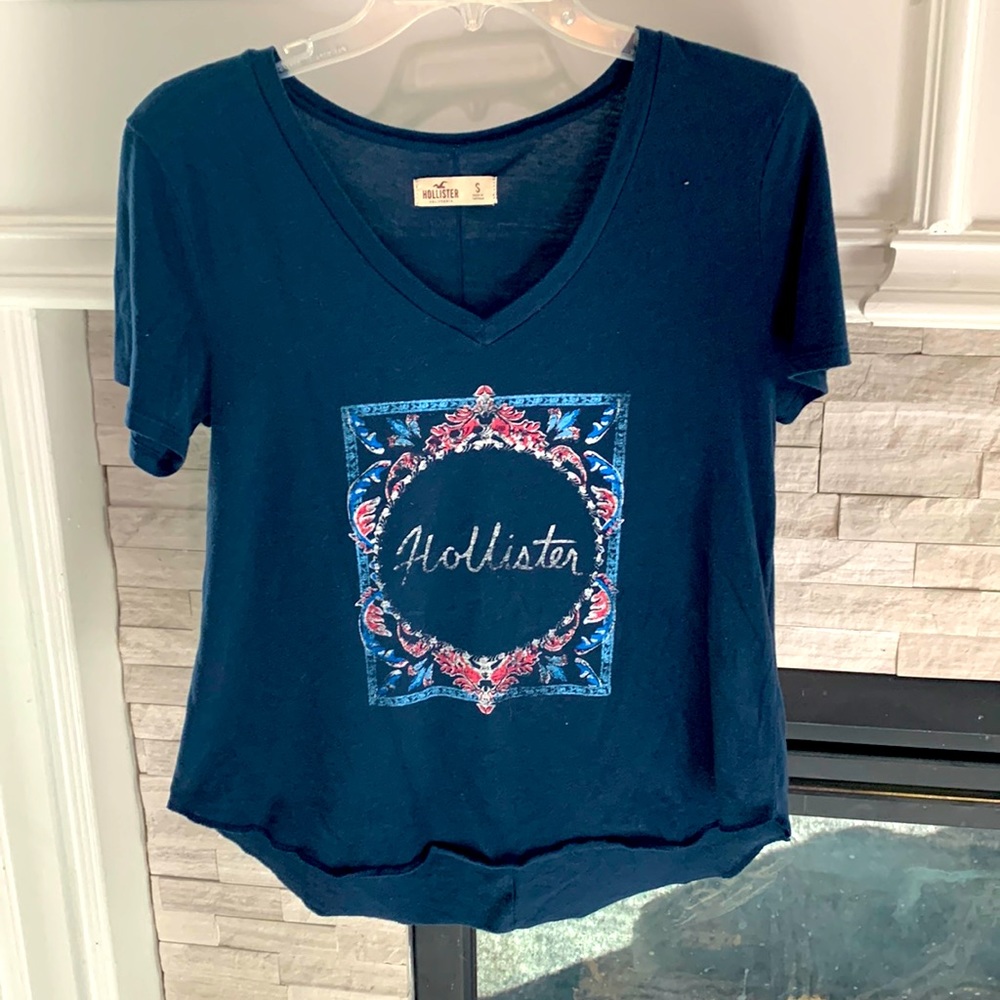 Hollister v-neck